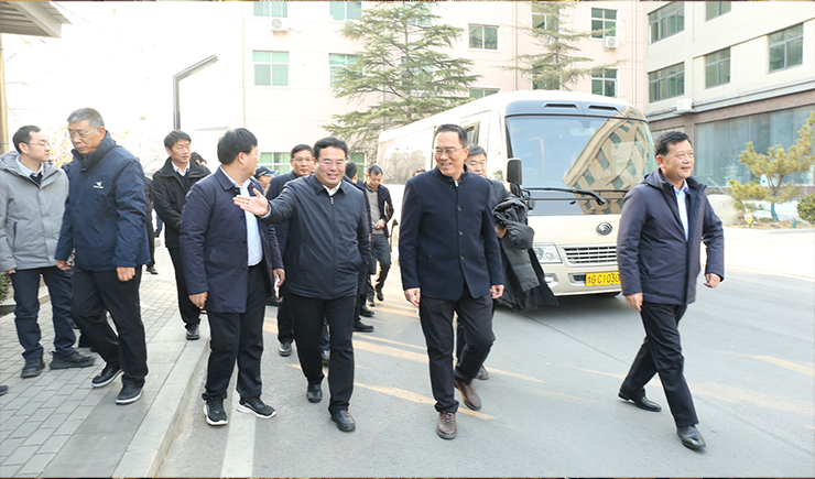 熱烈歡迎新鄉(xiāng)學院領(lǐng)導(dǎo)團深入高服公司調(diào)研，共繪校企合作藍圖