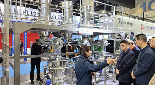 高服以“智能篩分系統(tǒng)+防爆解決方案”雙引擎驅(qū)動(dòng)制造業(yè)升級(jí)，獲工信部領(lǐng)導(dǎo)現(xiàn)場(chǎng)點(diǎn)贊